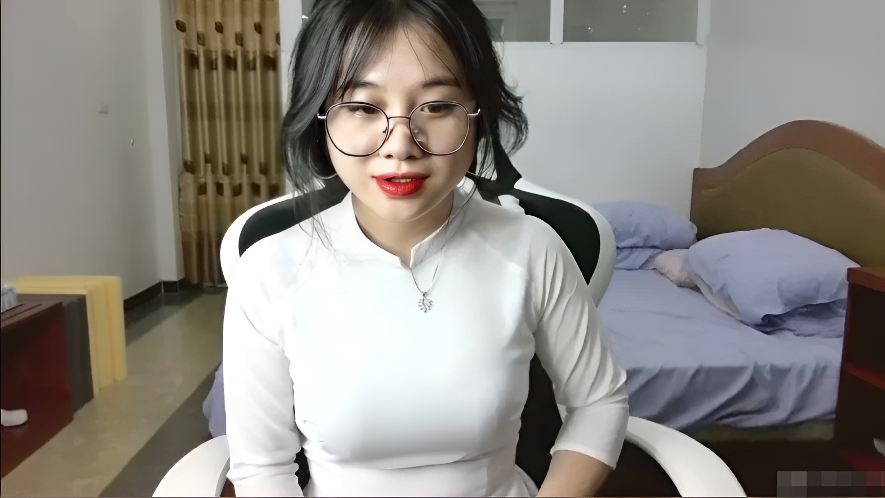 Anna Beruang siapa masturbasi di ao dai....